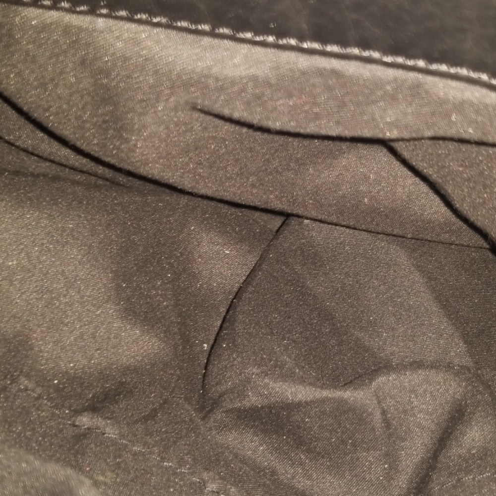 10x10 black soft leather cross body - Picture 5 of 5